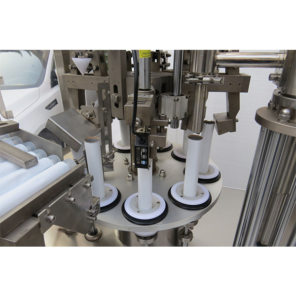 ยาขัดรองเท้าอัตโนมัติหลอดนุ่มบรรจุเครื่องปิดผนึก