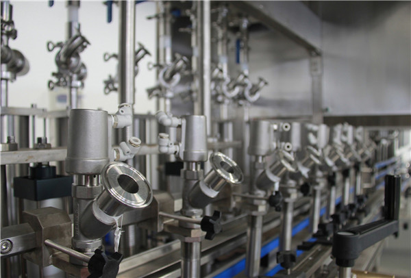 เครื่องบรรจุน้ำมันขวดกินประสิทธิภาพสูง